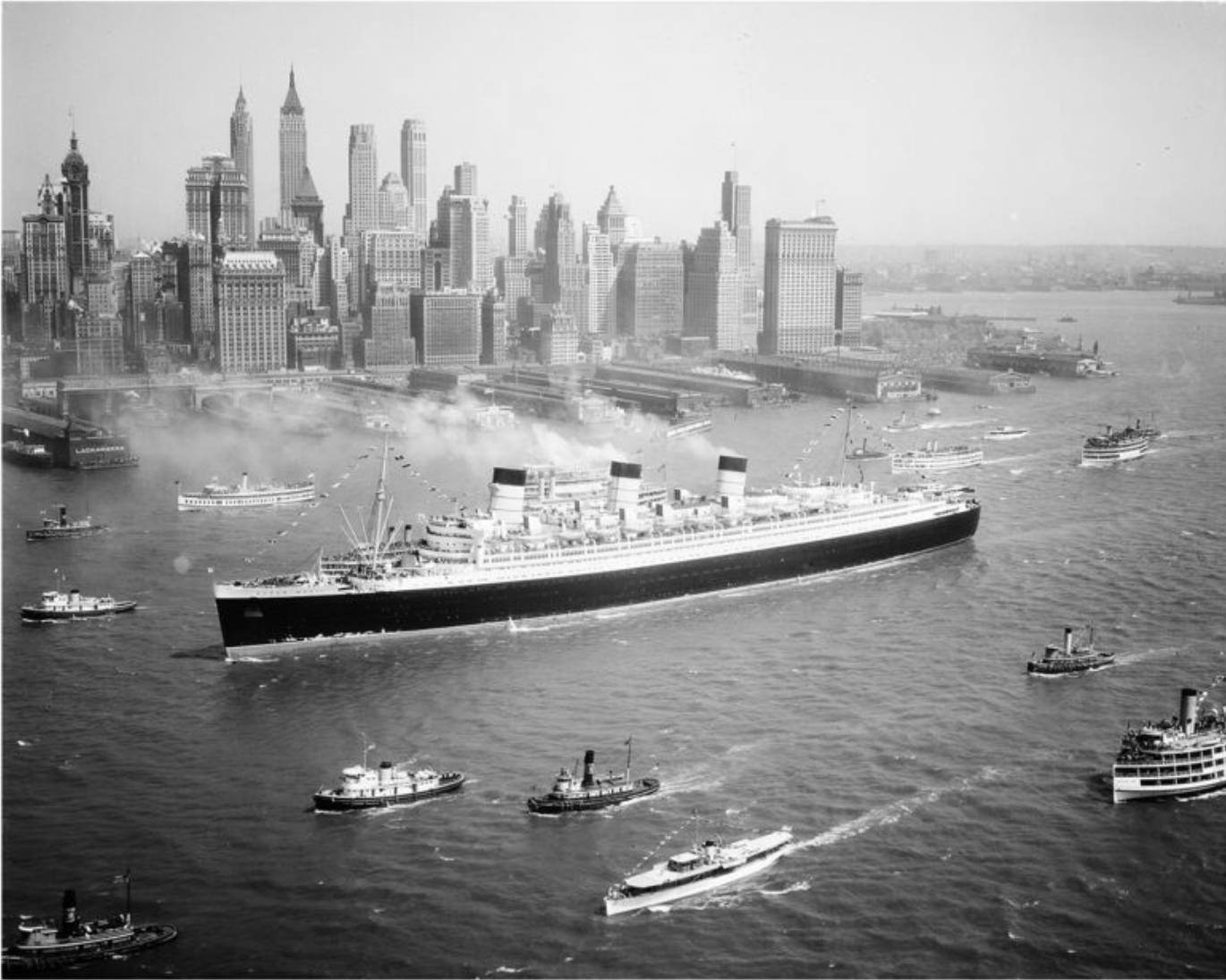 📸 The Queen Mary's arrival into New York in 1936