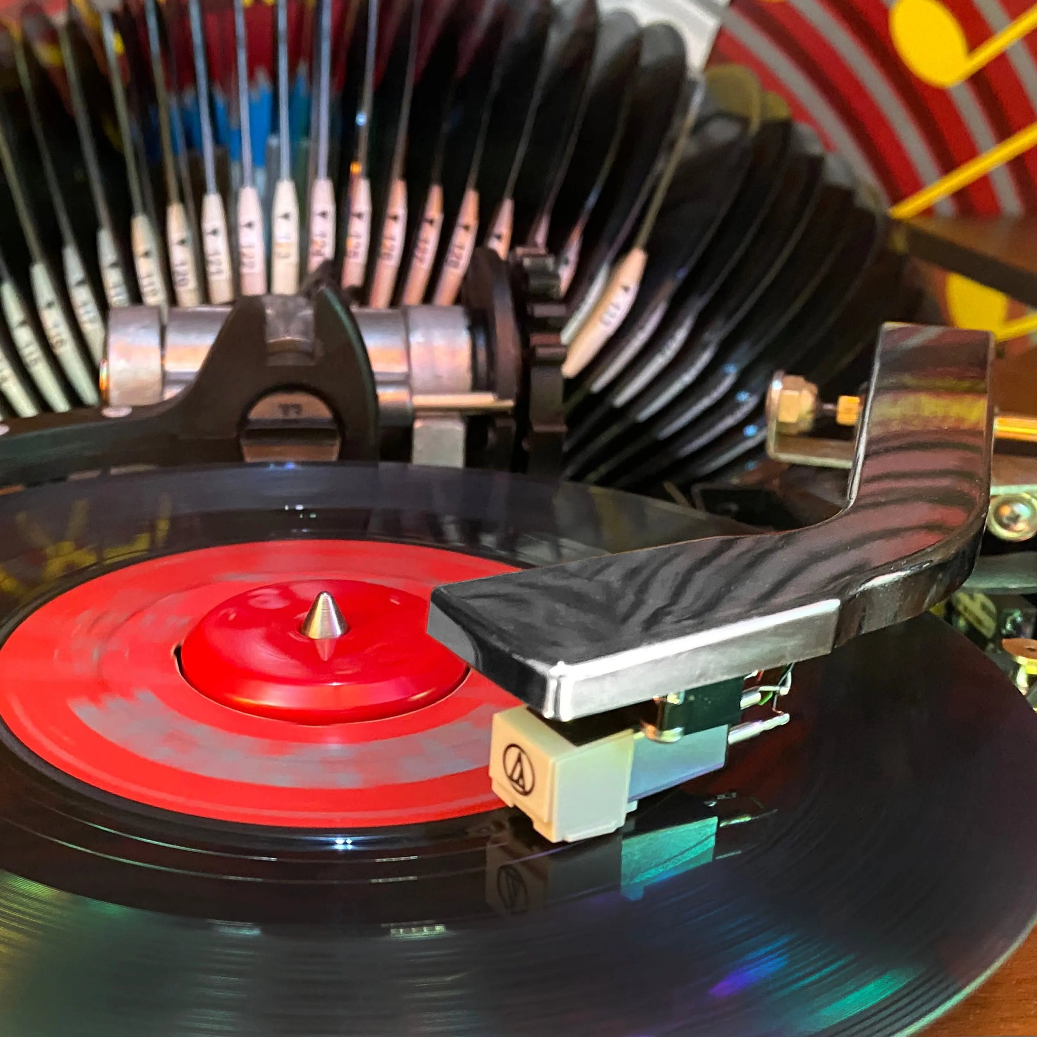 A close up of the Rock-Ola Bubbler Vinyl Deluxe Jukebox stylus