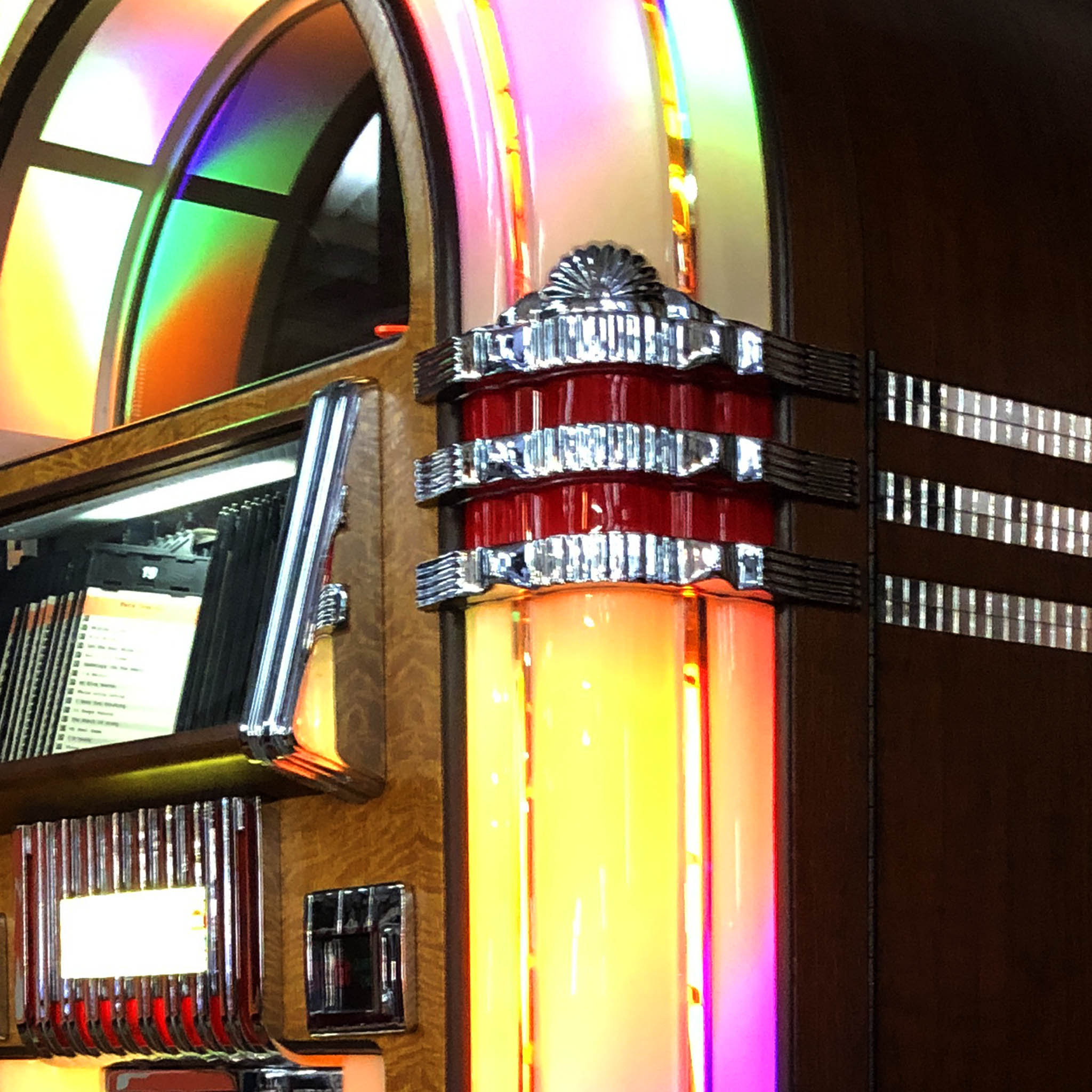 Rock-Ola Bubbler CD Jukebox in Walnut